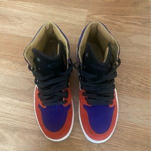 Worn a few times in great condition. Comes as is no box